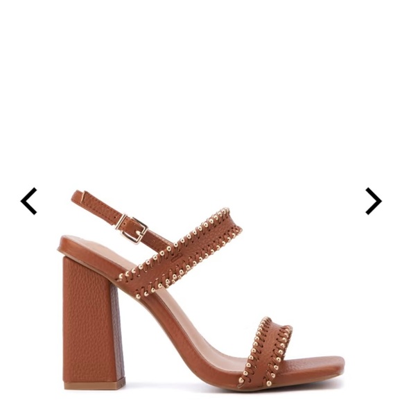 Block heel. - Picture 2 of 7